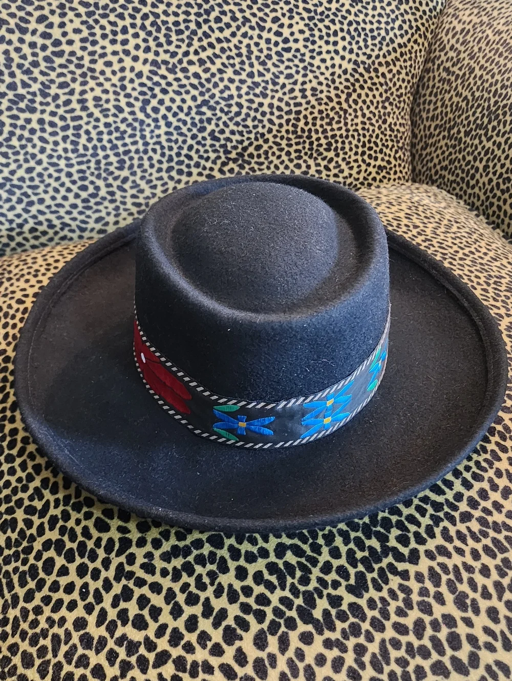 N/A black wool
